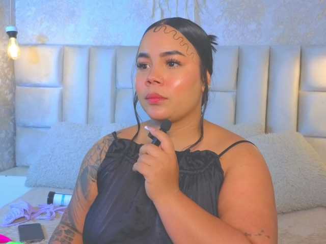 emilyqueen3xx live cam on BongaCams
