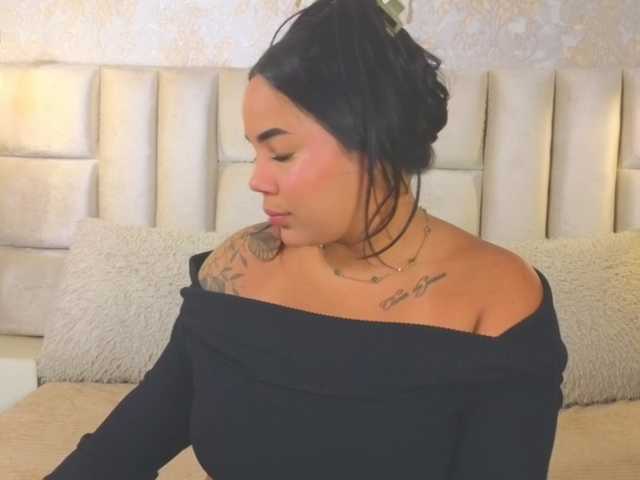 emilyqueen3xx live cam on BongaCams
