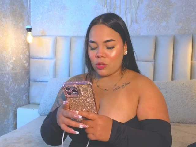 emilyqueen3xx live cam on BongaCams
