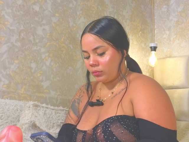 emilyqueen3xx live cam on BongaCams