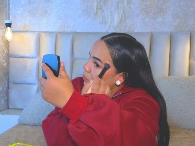 emilyqueen3xx, en directo ahora en BongaCams