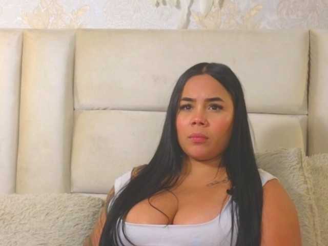 emilyqueen3xx live webcam show