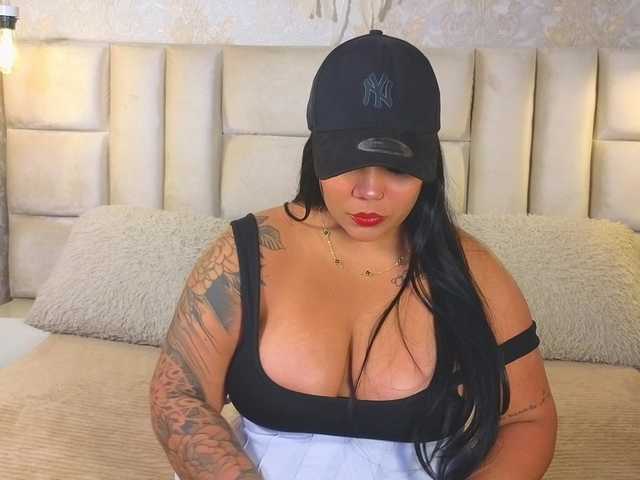 emilyqueen3xx live cam on BongaCams