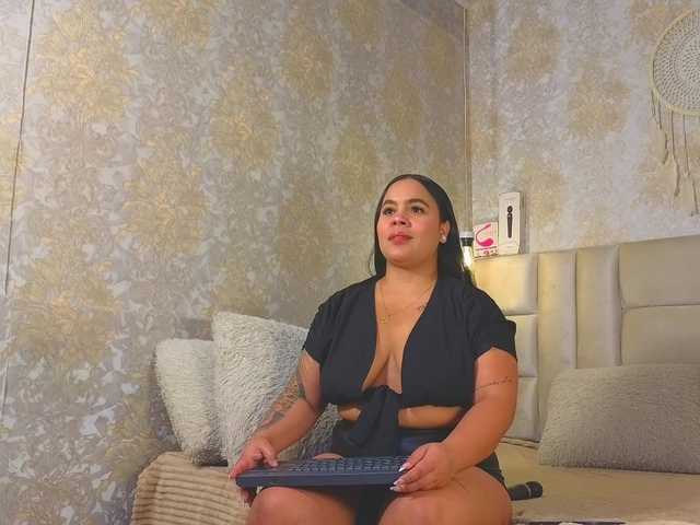 emilyqueen3xx live cam on BongaCams