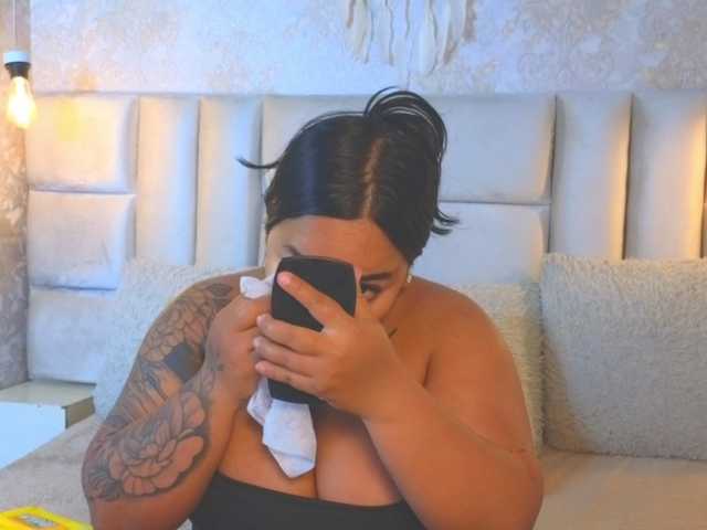 emilyqueen3xx live cam on BongaCams