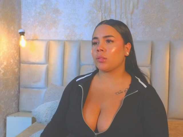emilyqueen3xx live cam on BongaCams