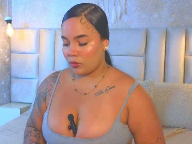emilyqueen3xx live cam on BongaCams