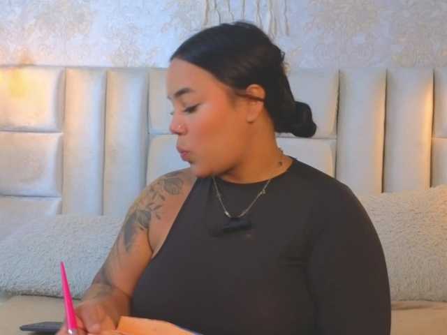emilyqueen3xx live cam on BongaCams