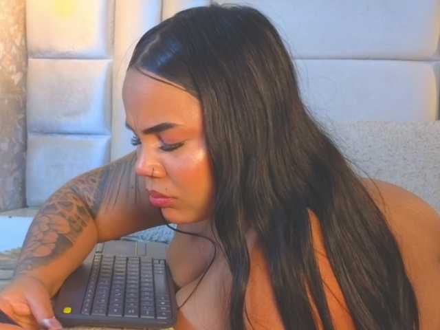 emilyqueen3xx live cam on BongaCams