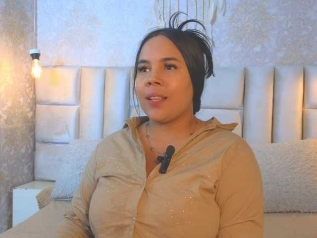 emilyqueen3xx live cam on BongaCams