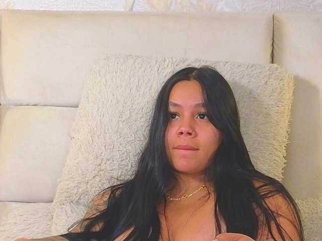 emilyqueen3xx live cam on BongaCams