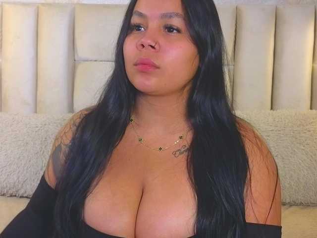 emilyqueen3xx live cam on BongaCams