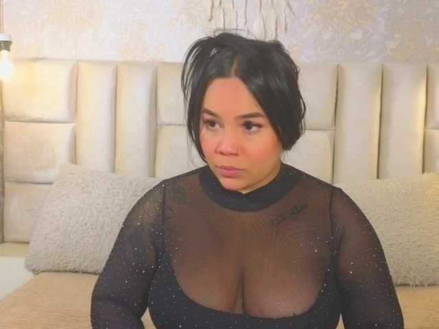 emilyqueen3xx live cam on BongaCams