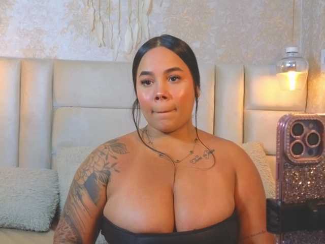 emilyqueen3xx live cam on BongaCams