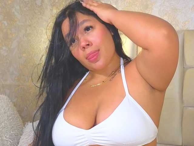 emilyqueen3xx live cam on BongaCams