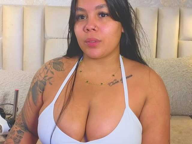 emilyqueen3xx live cam on BongaCams