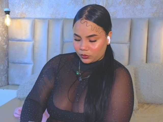 emilyqueen3xx live cam on BongaCams