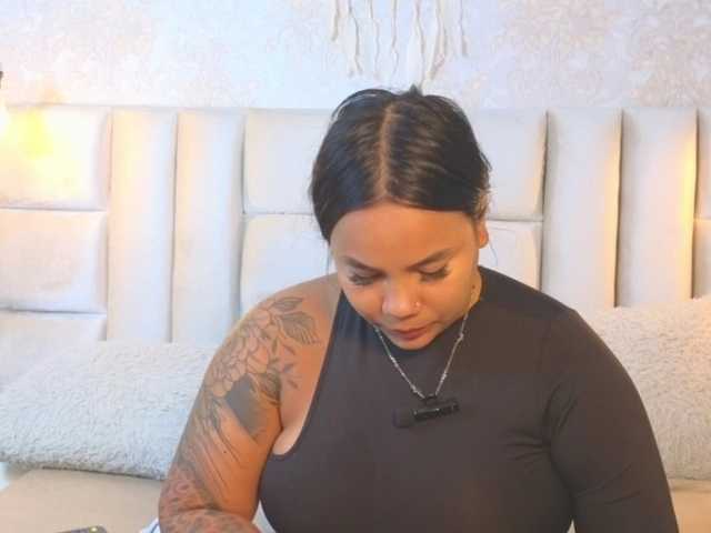 emilyqueen3xx live cam on BongaCams