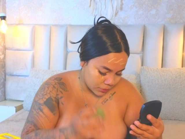 emilyqueen3xx live cam on BongaCams