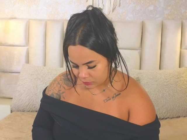 emilyqueen3xx live cam on BongaCams
