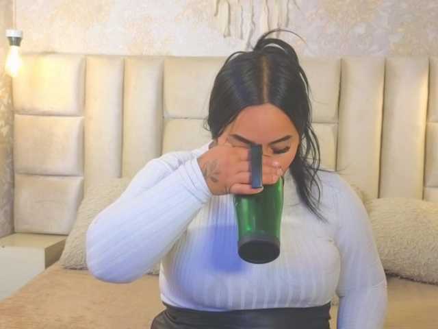 emilyqueen3xx live cam on BongaCams