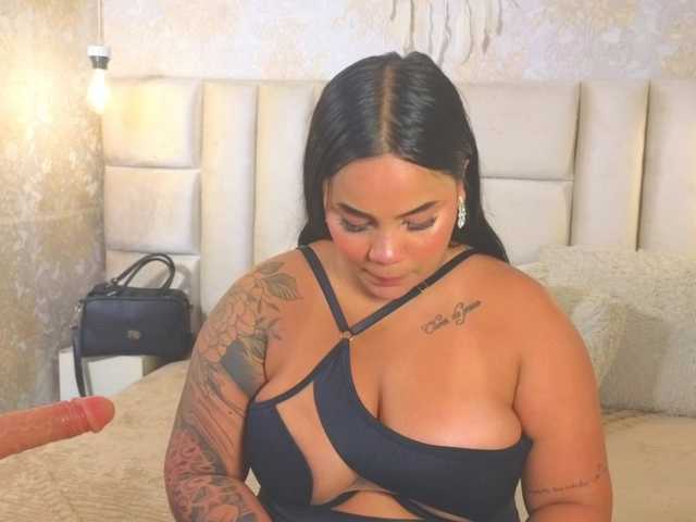 emilyqueen3xx live cam on BongaCams
