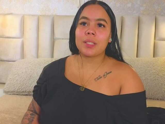emilyqueen3xx live cam on BongaCams