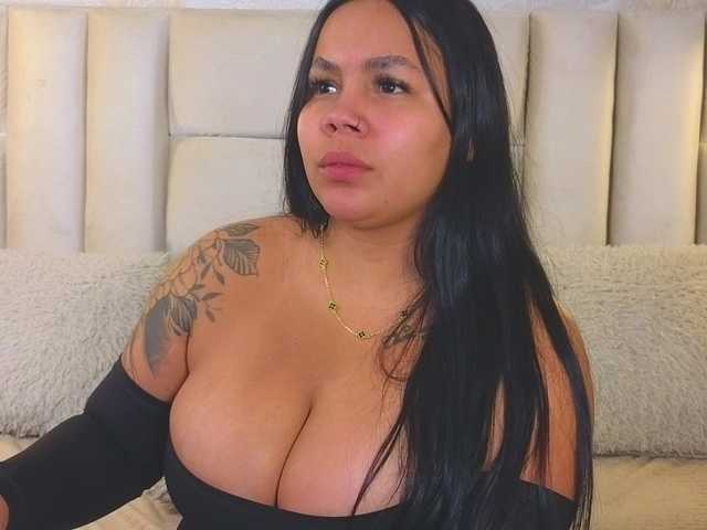 emilyqueen3xx live cam on BongaCams