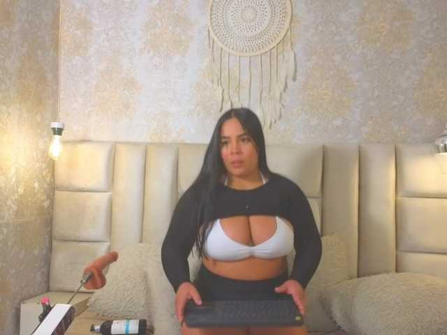 emilyqueen3xx live webcam show