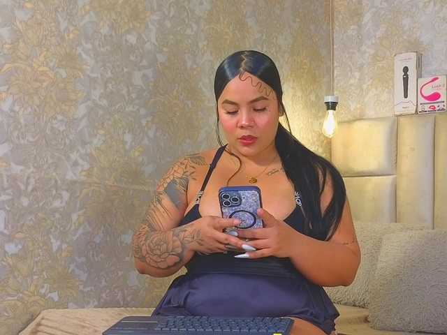 emilyqueen3xx live cam on BongaCams