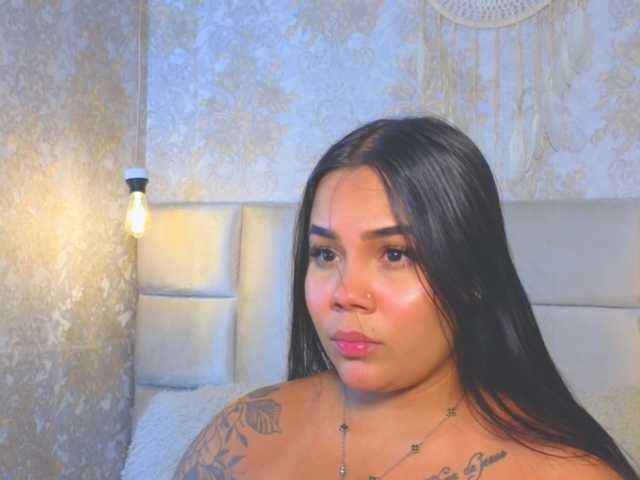 emilyqueen3xx live cam on BongaCams