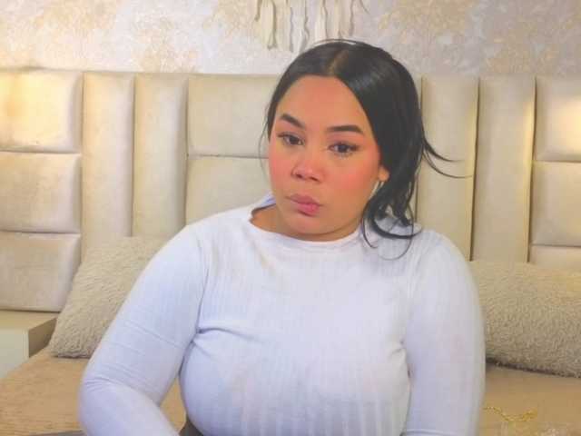 emilyqueen3xx live cam on BongaCams