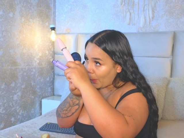 emilyqueen3xx live cam on BongaCams