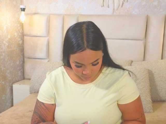 emilyqueen3xx live cam on BongaCams