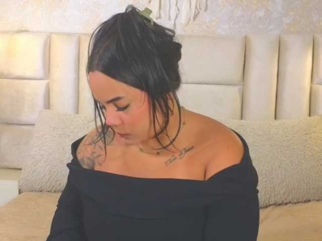 emilyqueen3xx live cam on BongaCams