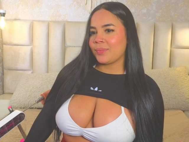 emilyqueen3xx live cam on BongaCams