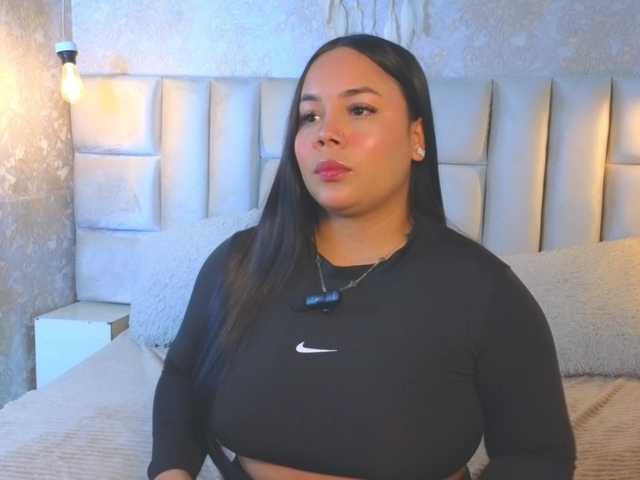emilyqueen3xx live cam on BongaCams
