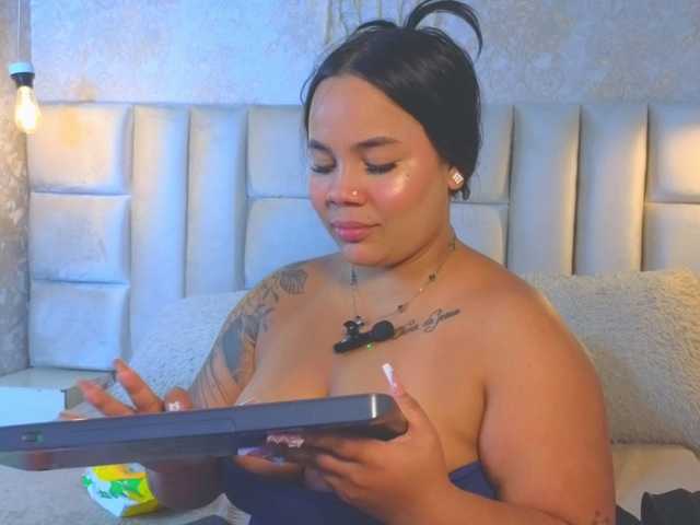 emilyqueen3xx live cam on BongaCams