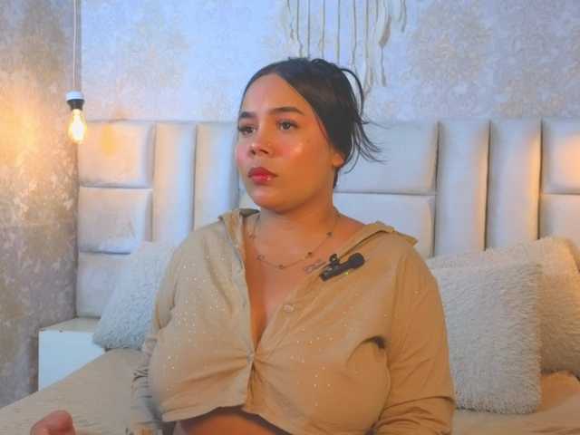 emilyqueen3xx live cam on BongaCams