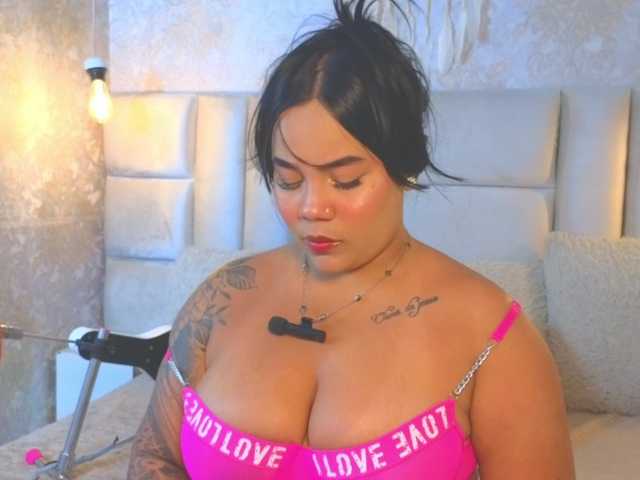 emilyqueen3xx live cam on BongaCams