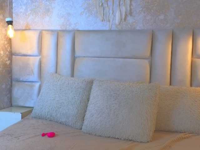 emilyqueen3xx live cam on BongaCams