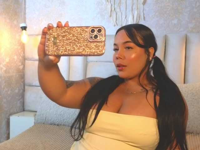 emilyqueen3xx live cam on BongaCams