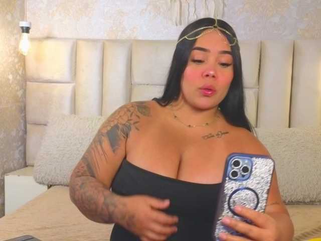emilyqueen3xx live cam on BongaCams