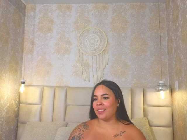 EmilyQueen3xx live cam