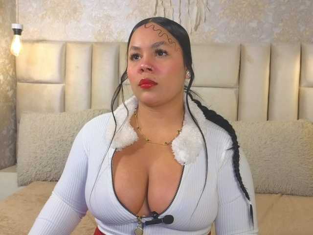 emilyqueen3xx live cam on BongaCams