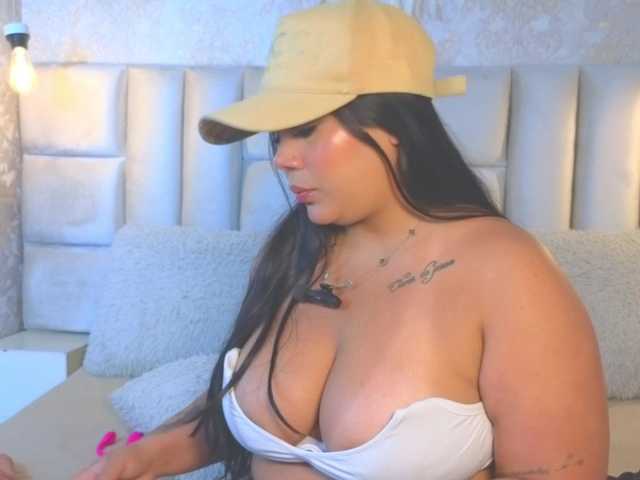 emilyqueen3xx live cam on BongaCams