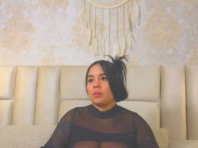 emilyqueen3xx live cam on BongaCams
