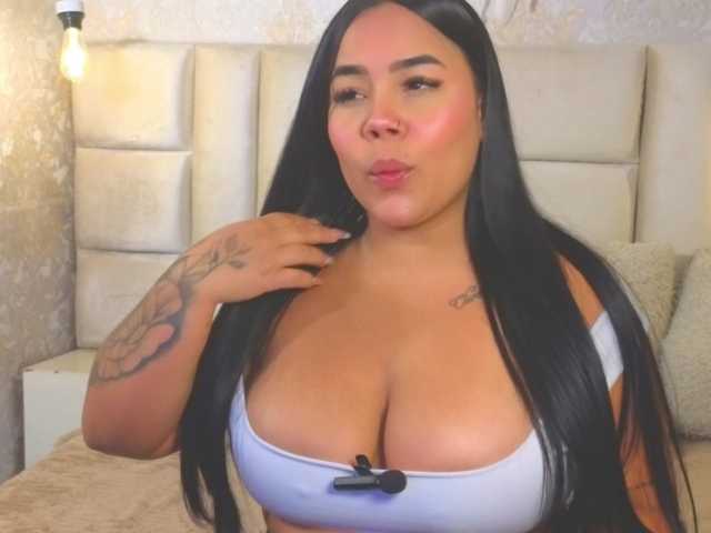 emilyqueen3xx live webcam show