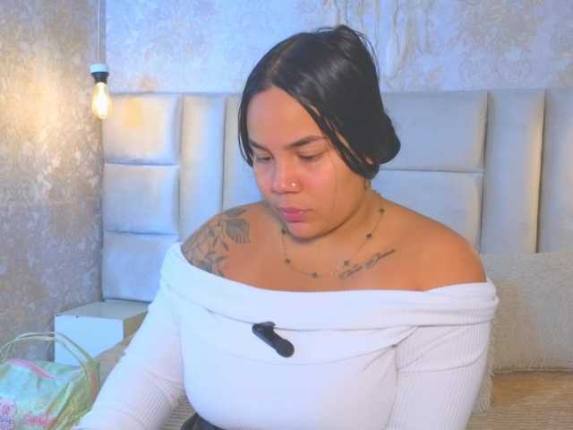 emilyqueen3xx live cam on BongaCams
