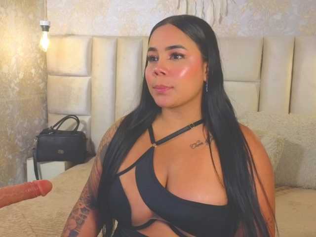 emilyqueen3xx live cam on BongaCams
